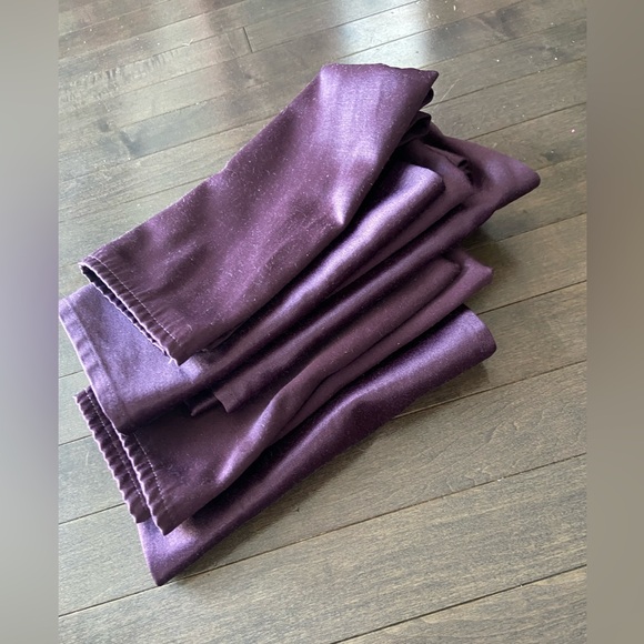 8 Purple Cloth Table Napkins - Picture 2 of 5